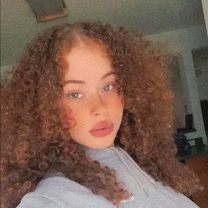 Meet your Posher, Kayley